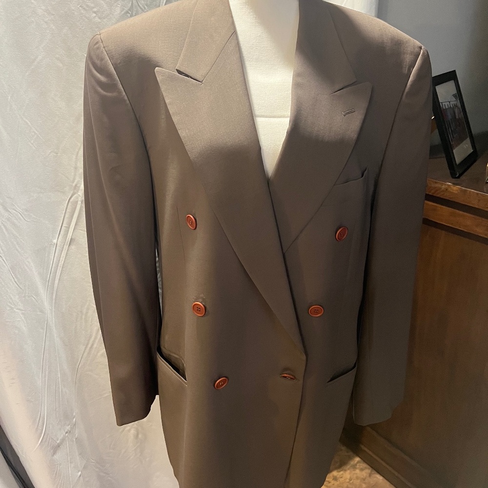 SUIT